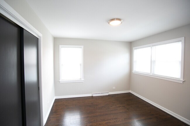 Building Photo - 8837 S Talman Ave