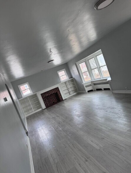 Living Room - 519 N Evans St