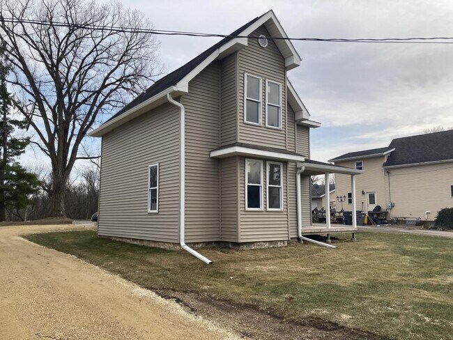 Building Photo - 17334 N Main St