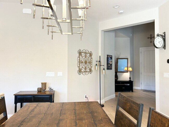 Building Photo - Luxury 55+ Executive Home- Fully Furnished