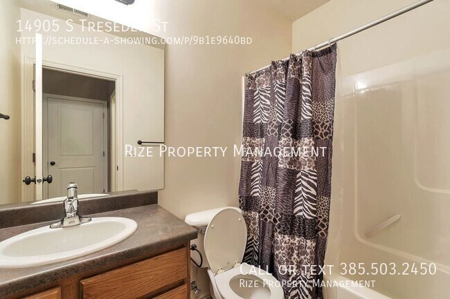 Building Photo - 14905 Treseder St