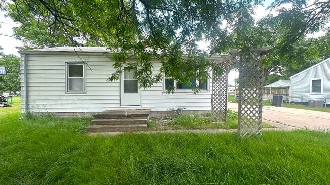 Building Photo - FOR RENT- Adorable 2 bed 1 bath in Washbur...