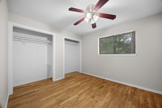 Building Photo - 2218 Bahama Rd