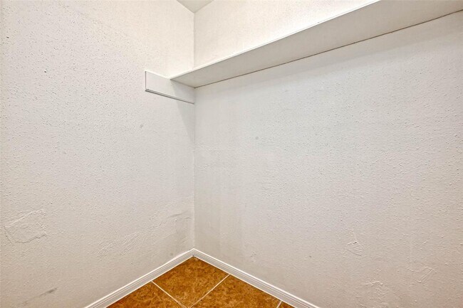 Building Photo - 9831 Orangevale Dr