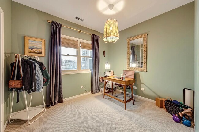 Building Photo - 1752 W Superior St