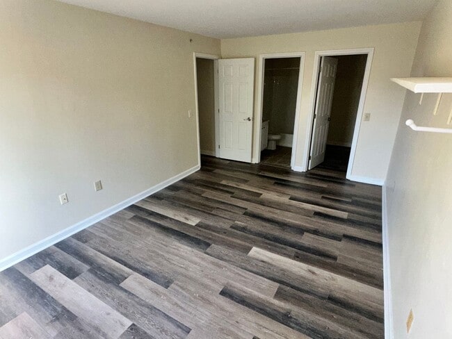 Building Photo - FALL SPECIAL-1/2 Off 2nd Mo! Lovely Condo,...