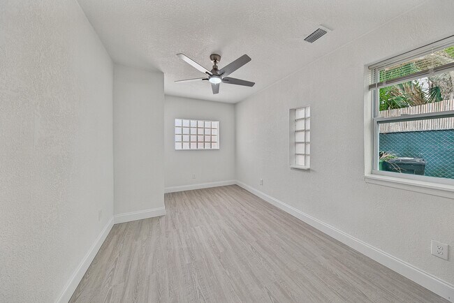 Building Photo - 317 SW 19th St