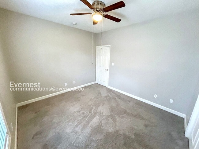 Building Photo - 203 Silver Tail Ln
