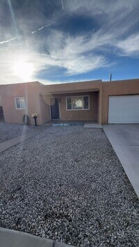 Building Photo - Townhome 855/sf 2 Bedroom 1 Bath with Garage