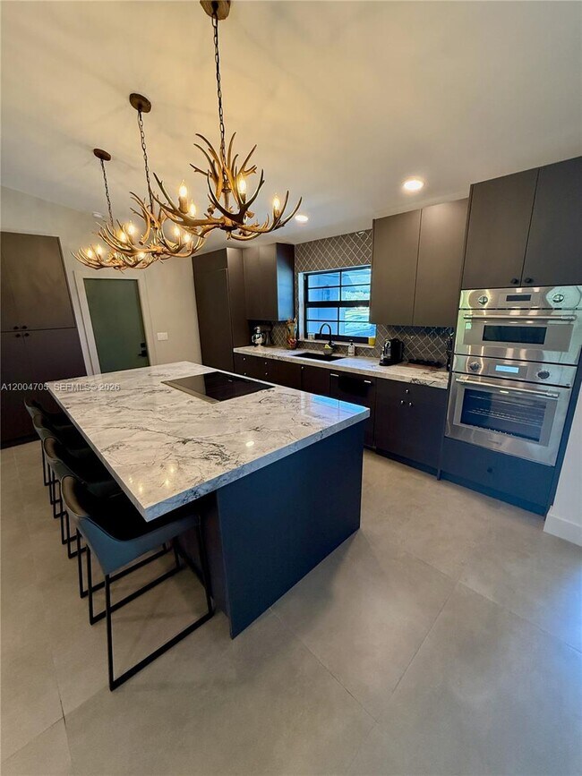 Building Photo - 1304 Stratford St