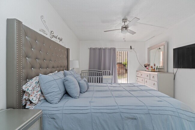 Building Photo - 6620 W 2nd Ct