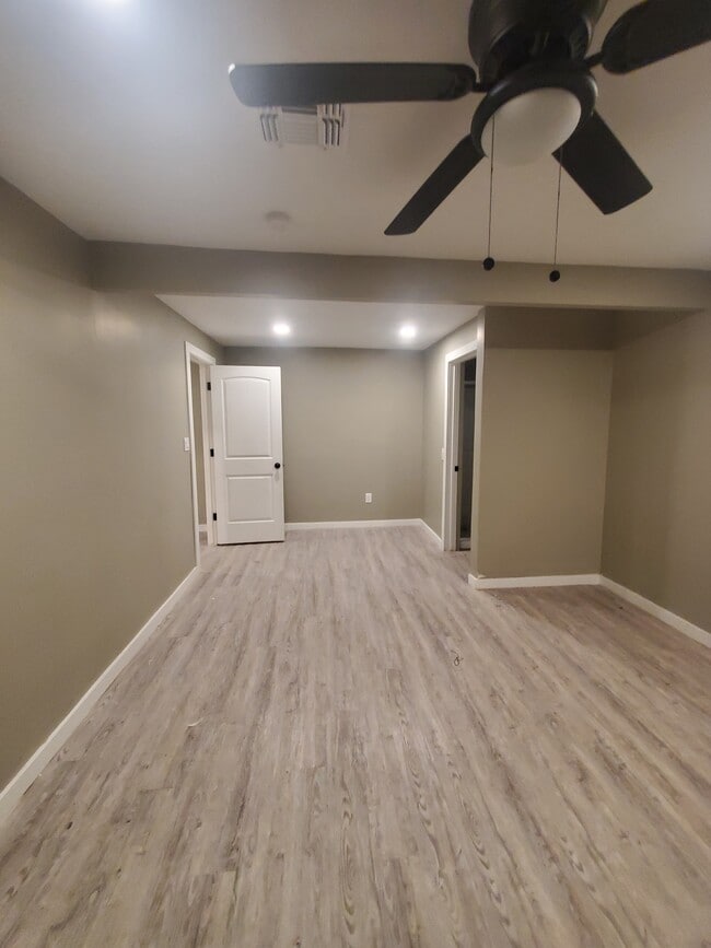 Primary Photo - 2956 W Port Royale Ln