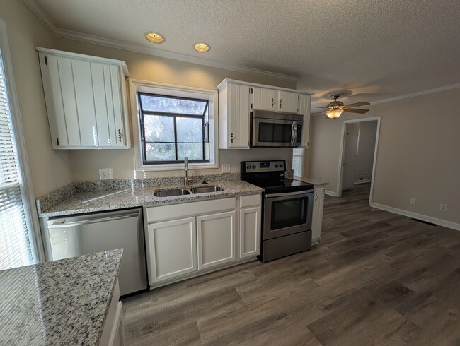 Building Photo - Gorgeous Brick 4 bedroom, 4 bathroom home located in the Farmwood community in Minthill!