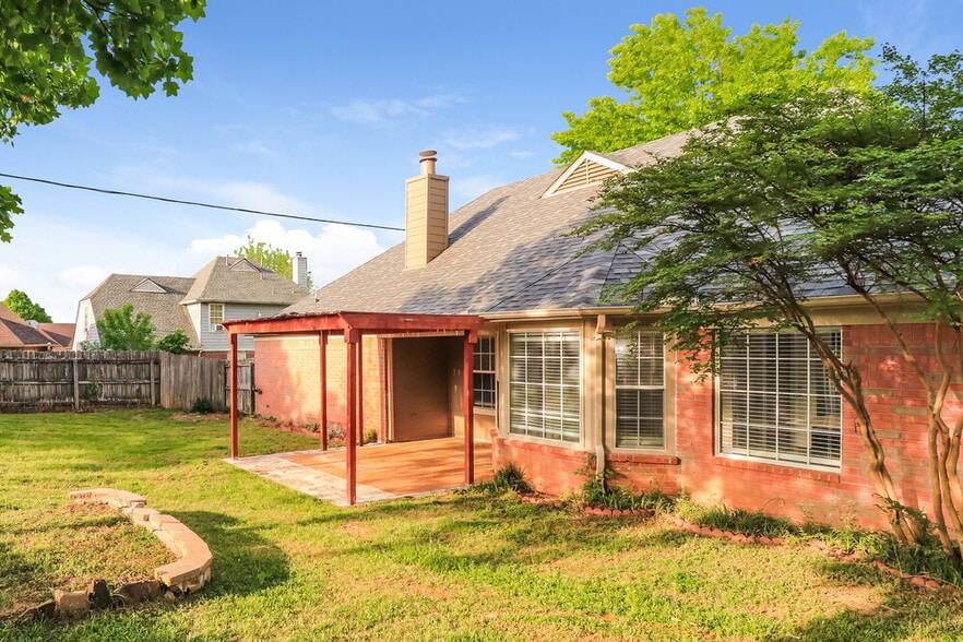 Building Photo - 1035 Jessica Lauren Dr