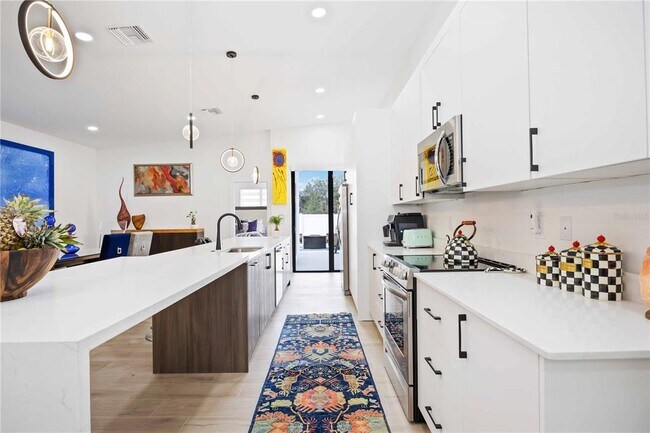 Building Photo - 7520 N Coolidge Ave