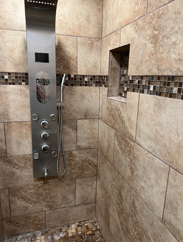 Building Photo - 305 Alexis St