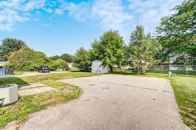 Building Photo - 3618 Willow Run Dr