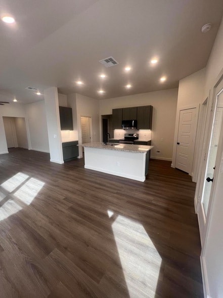 Building Photo - 3111 140th St