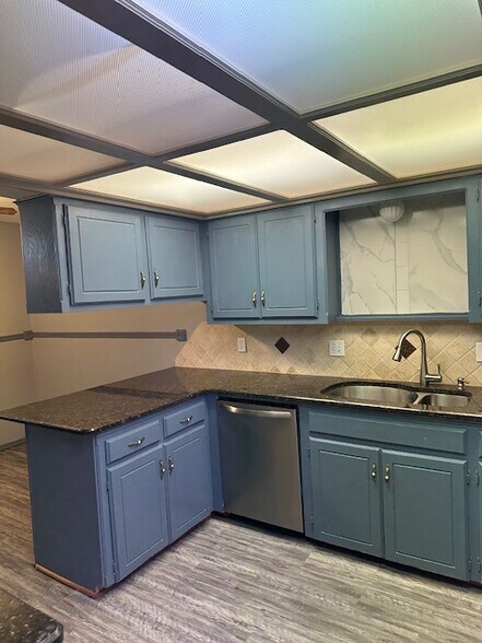 Building Photo - 4623 Hemlock Ln
