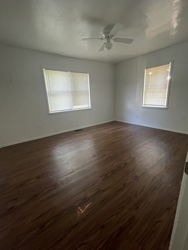Building Photo - 104 Teen Dr