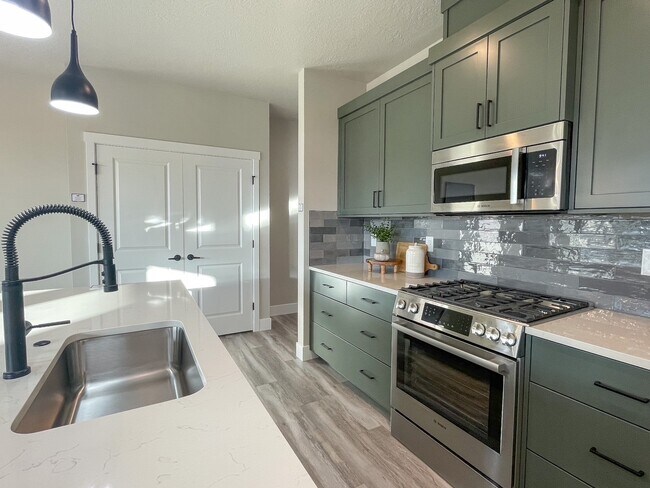 Building Photo - 6273 S Binky Ave