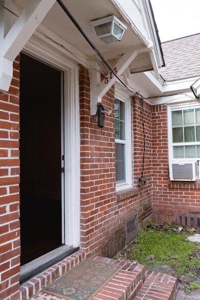 Building Photo - 515 N Monroe St