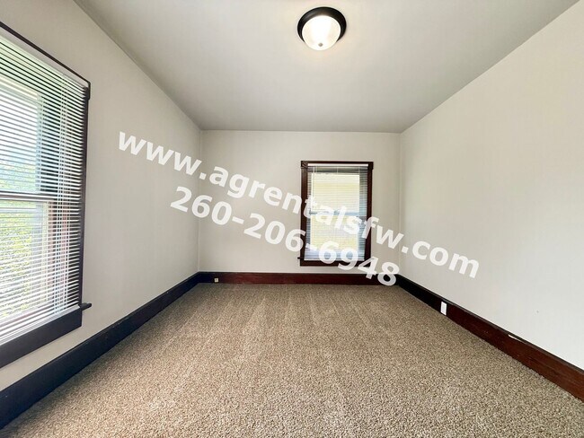 Building Photo - 2921 Hoagland Ave