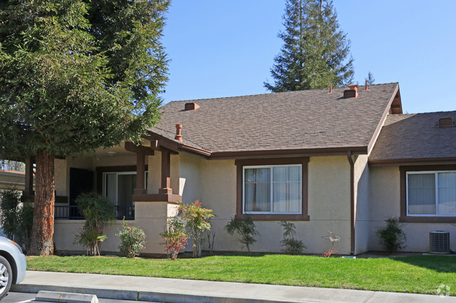 Building Photo - Village at Madera