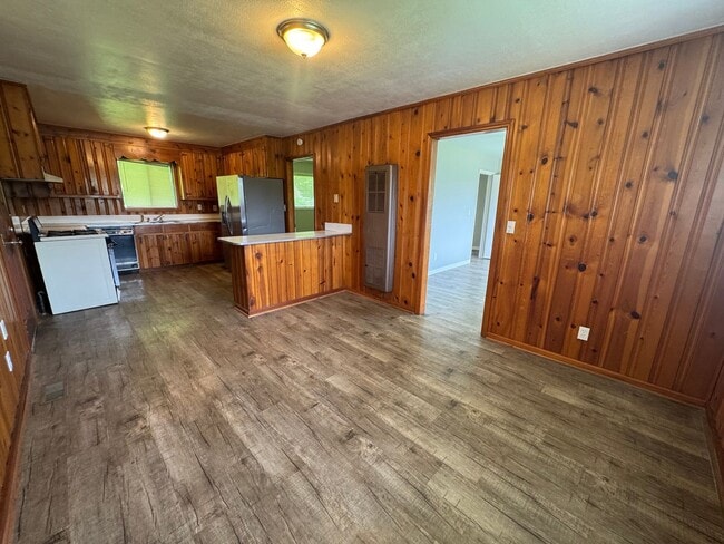 Building Photo - Nice 3/1 House in Lindale- $1,395
