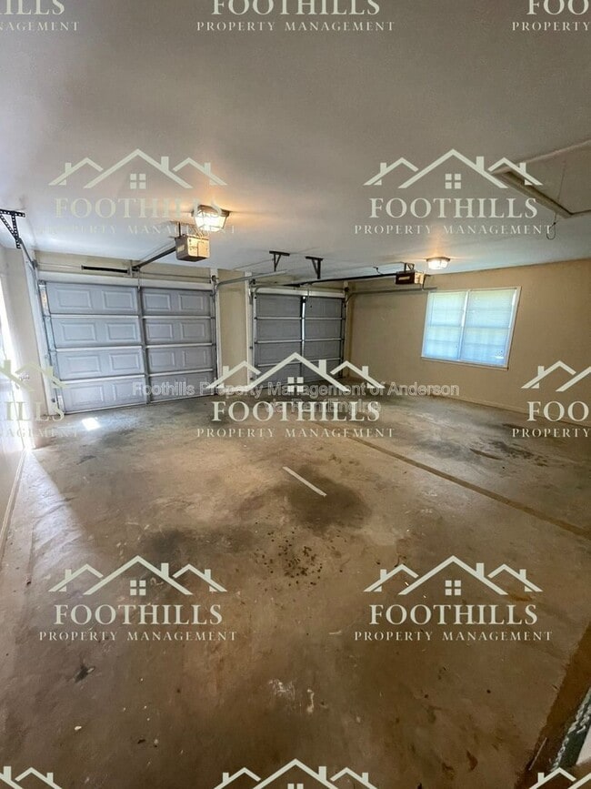 Building Photo - 214 Keithwood Dr