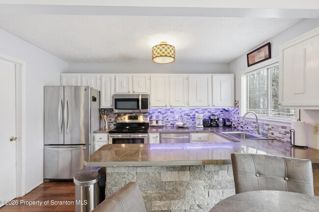 Building Photo - 1379 Winding Way