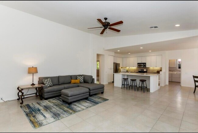 Building Photo - 49305 Rio Arenoso