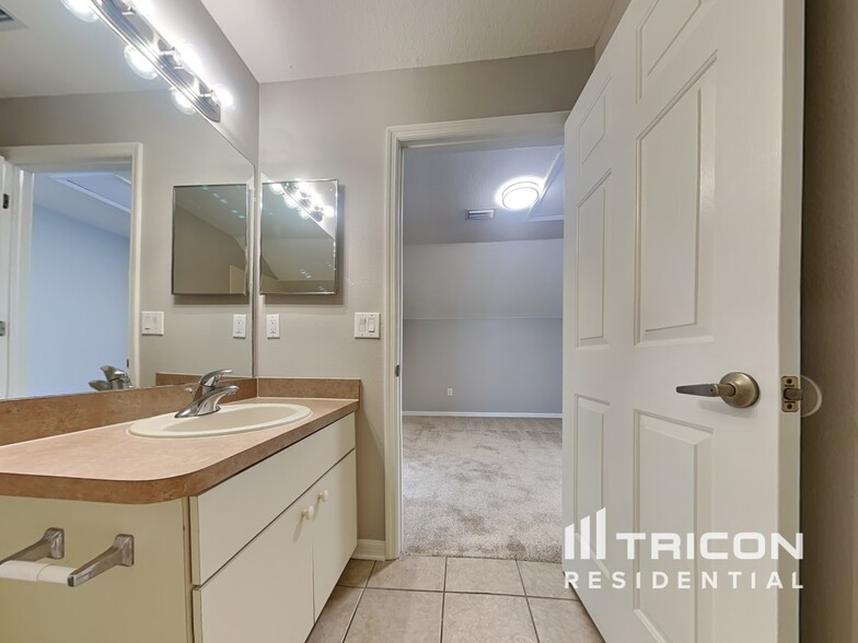 Building Photo - 10834 Newbridge Dr