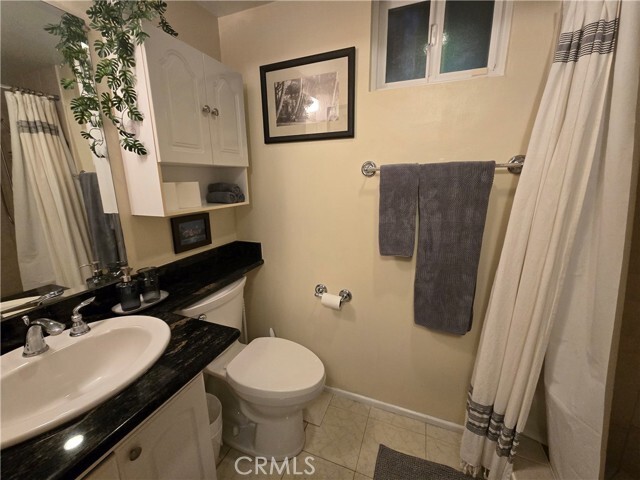 Building Photo - 617 N Beachwood Dr