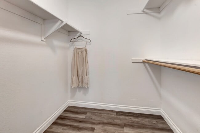 Building Photo - 22192 Rim Pointe