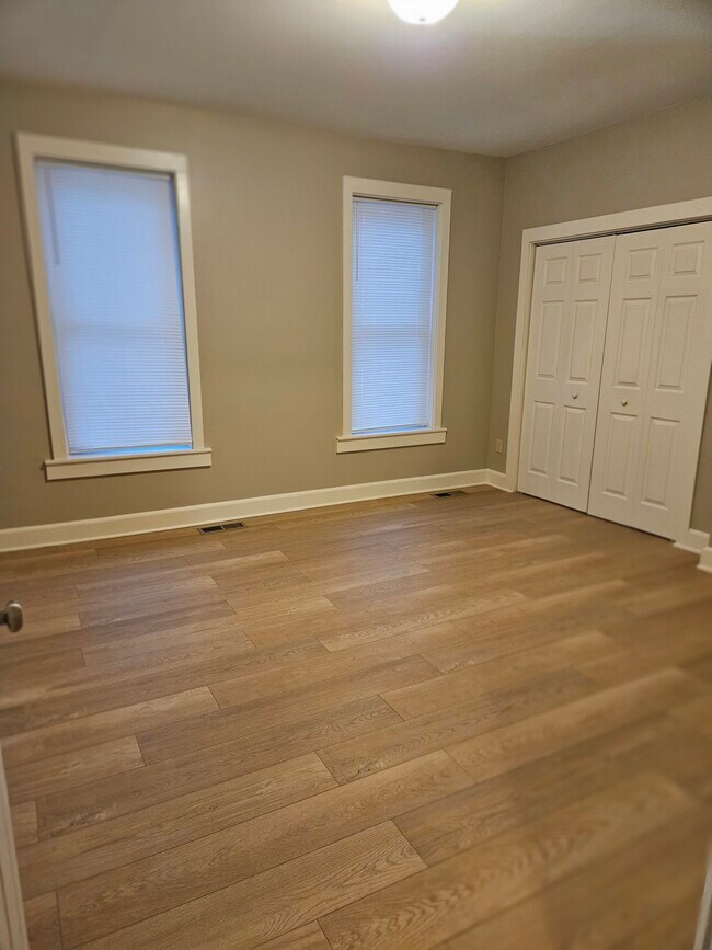 bedroom - 223 E 10th St