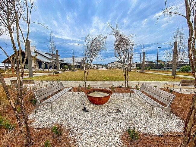 Building Photo - 502 Sound Dr