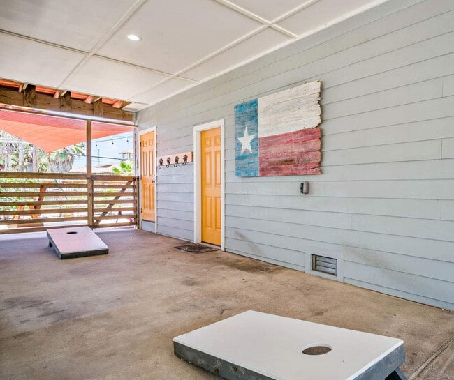 Building Photo - 2727 Eleventh Street-SI ID1023166P