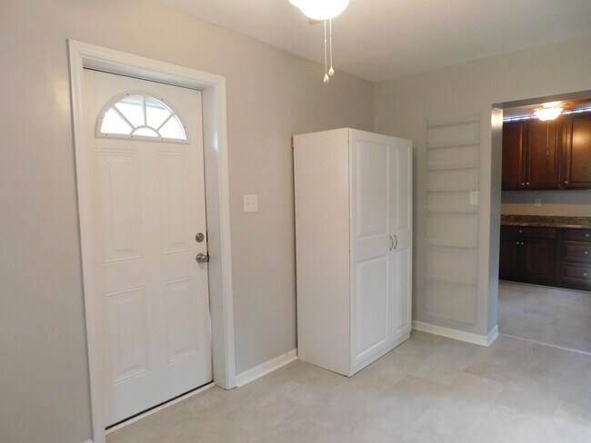Building Photo - 13940 Ramblewood Dr