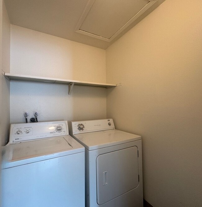 Building Photo - 2 Bed 2 Bath Condo in Denver Near Windsor Lake! Available NOW!