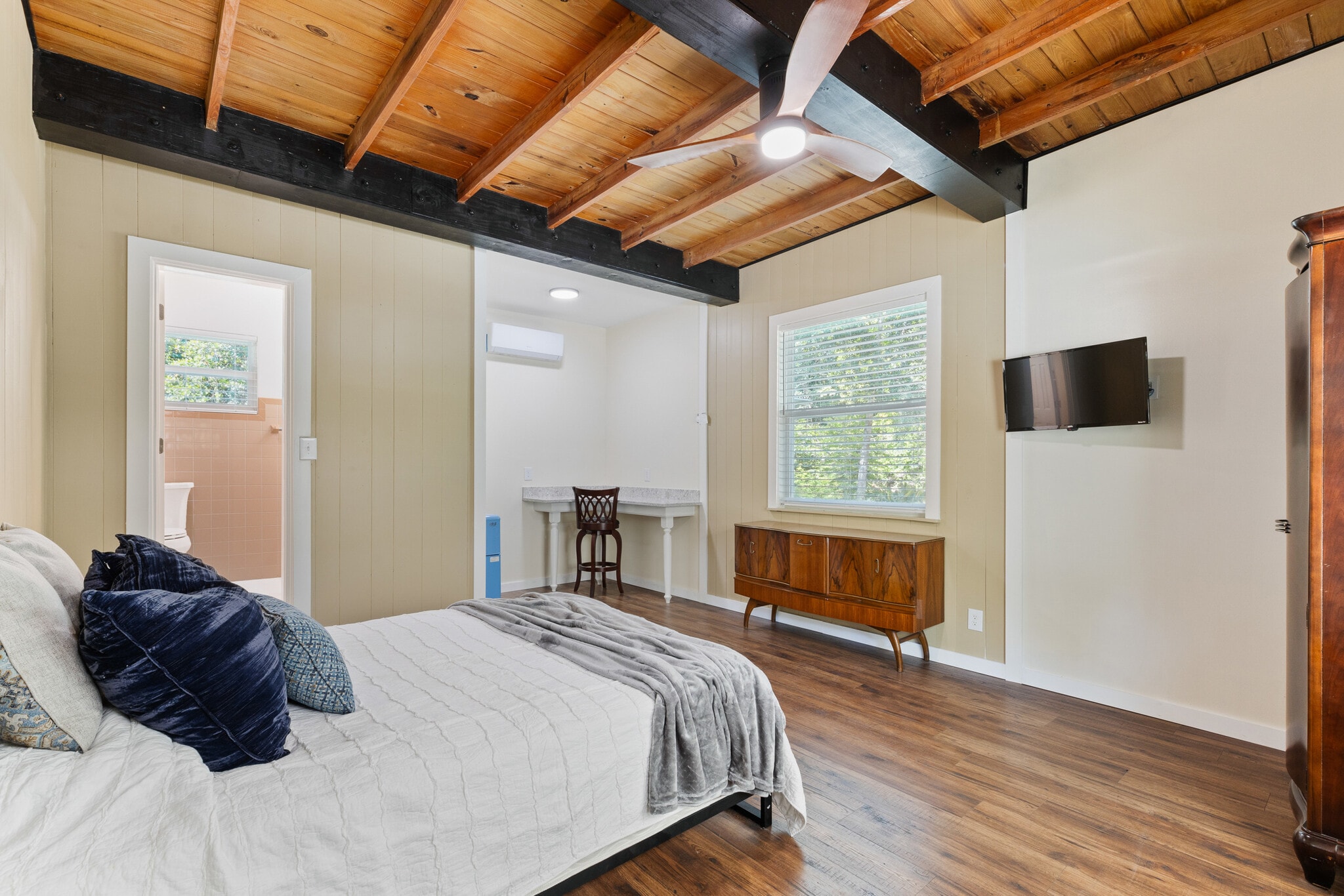 1st downstairs bedroom - 1524 SW 37th Ave