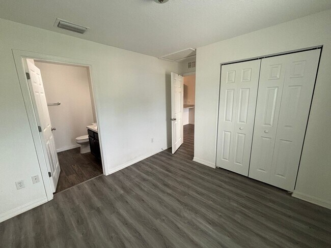 Building Photo - 103 Marion Oaks Dr
