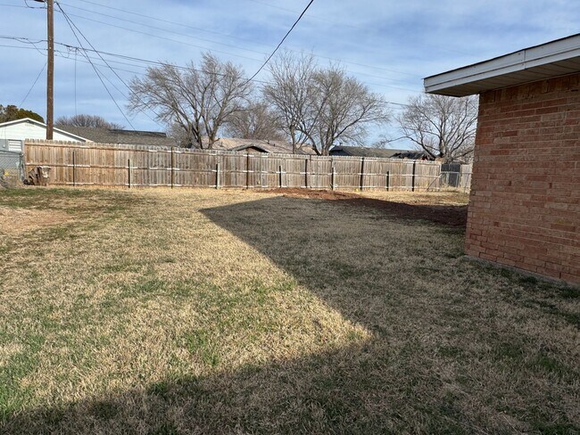 Building Photo - 4625 SW I Ave