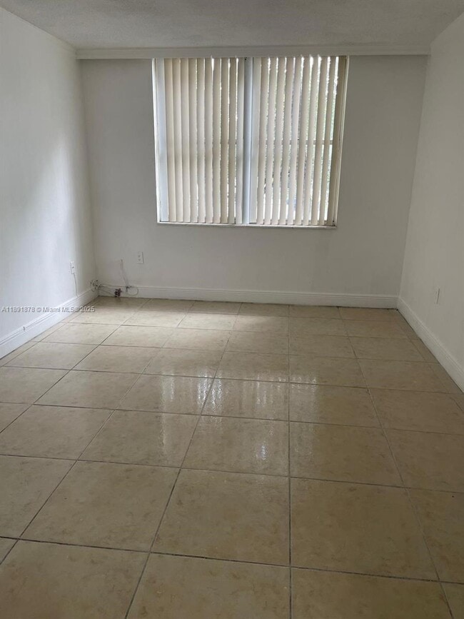 Building Photo - 1800 Sans Souci Blvd