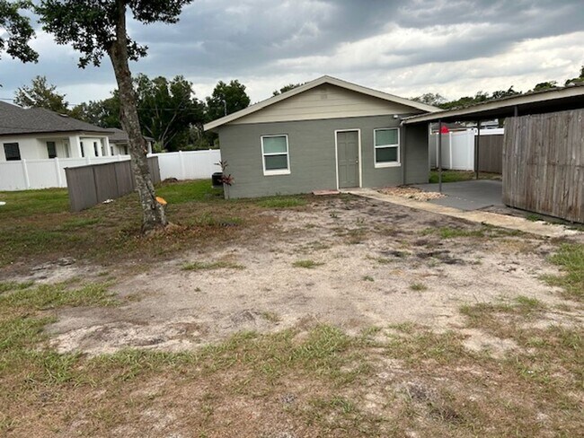 Building Photo - 816 Ariana St