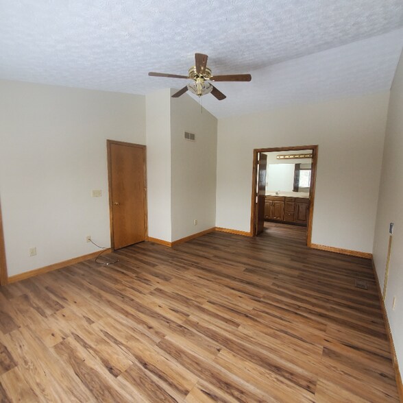 Building Photo - 315 High Meadows Village Dr