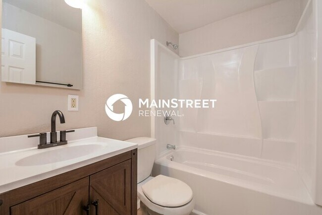 Building Photo - 3 Bedroom Pet-Friendly Home in TUCSON, AZ with Main Street Renewal