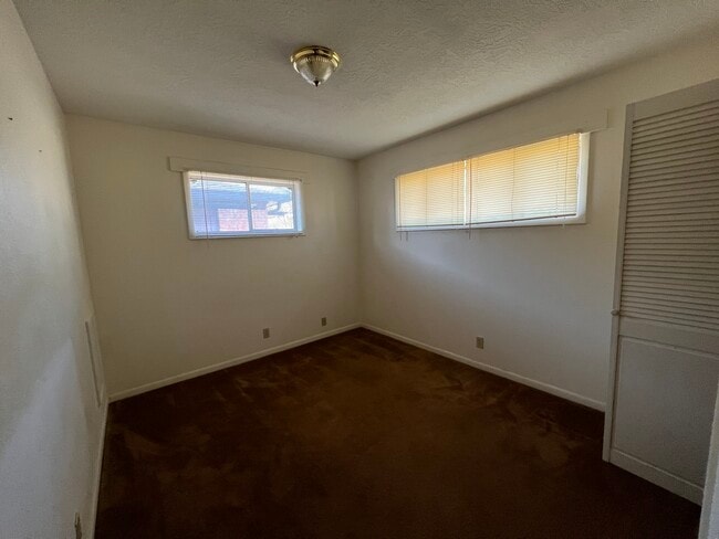 Building Photo - 513 N 25th St