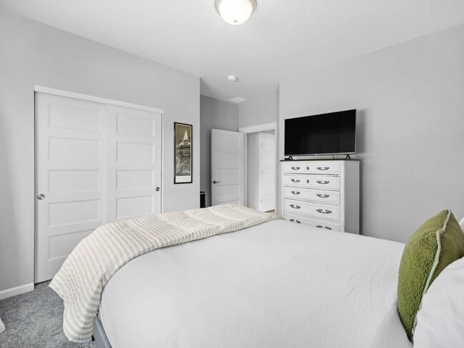 Building Photo - Fully Furnished Luxury 3-Bed, 2-Bath Home ...