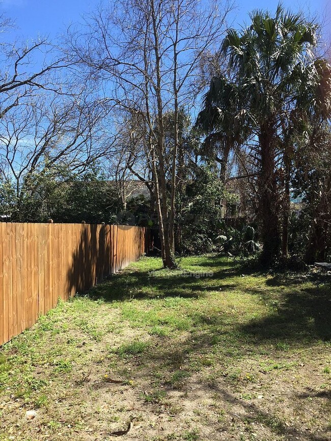 Building Photo - 37 Ashton St